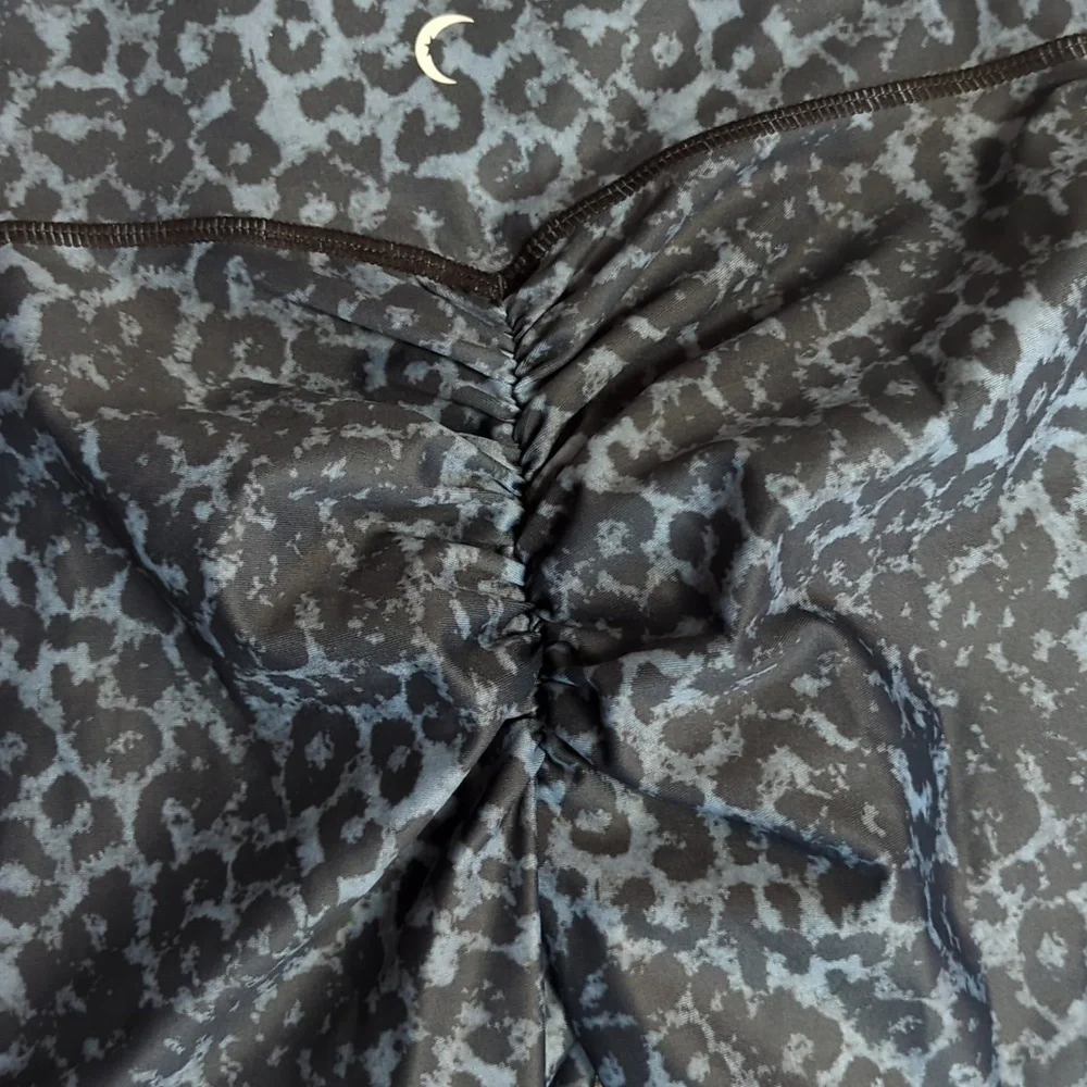 Zyia Scrunch Butt Leggings - Picture 5 of 10